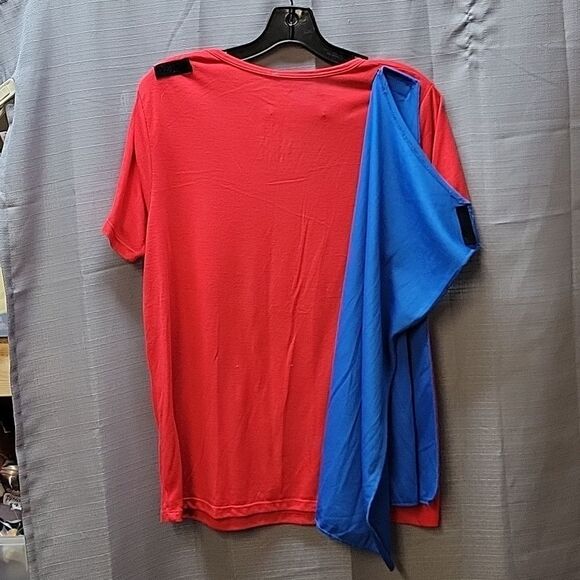 DC Comics Wonder Woman Textured Logo T-Shirt Detachable Cape Womens Large - Picture 3 of 7